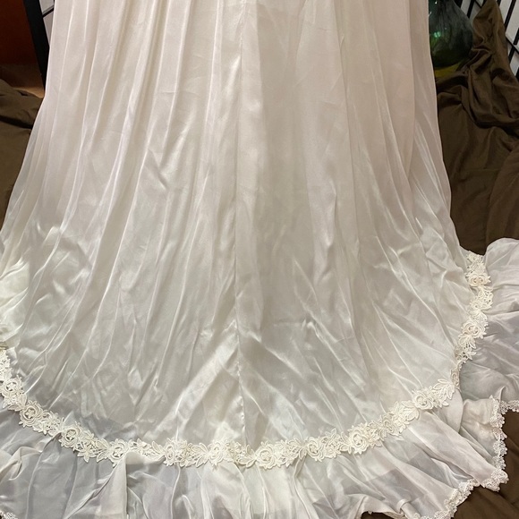 Exquisite Vintage Custom Ivory Wedding Dress/Veil - Picture 8 of 16
